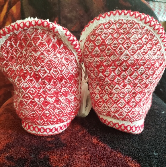 Shoes - Picture 2 of 3